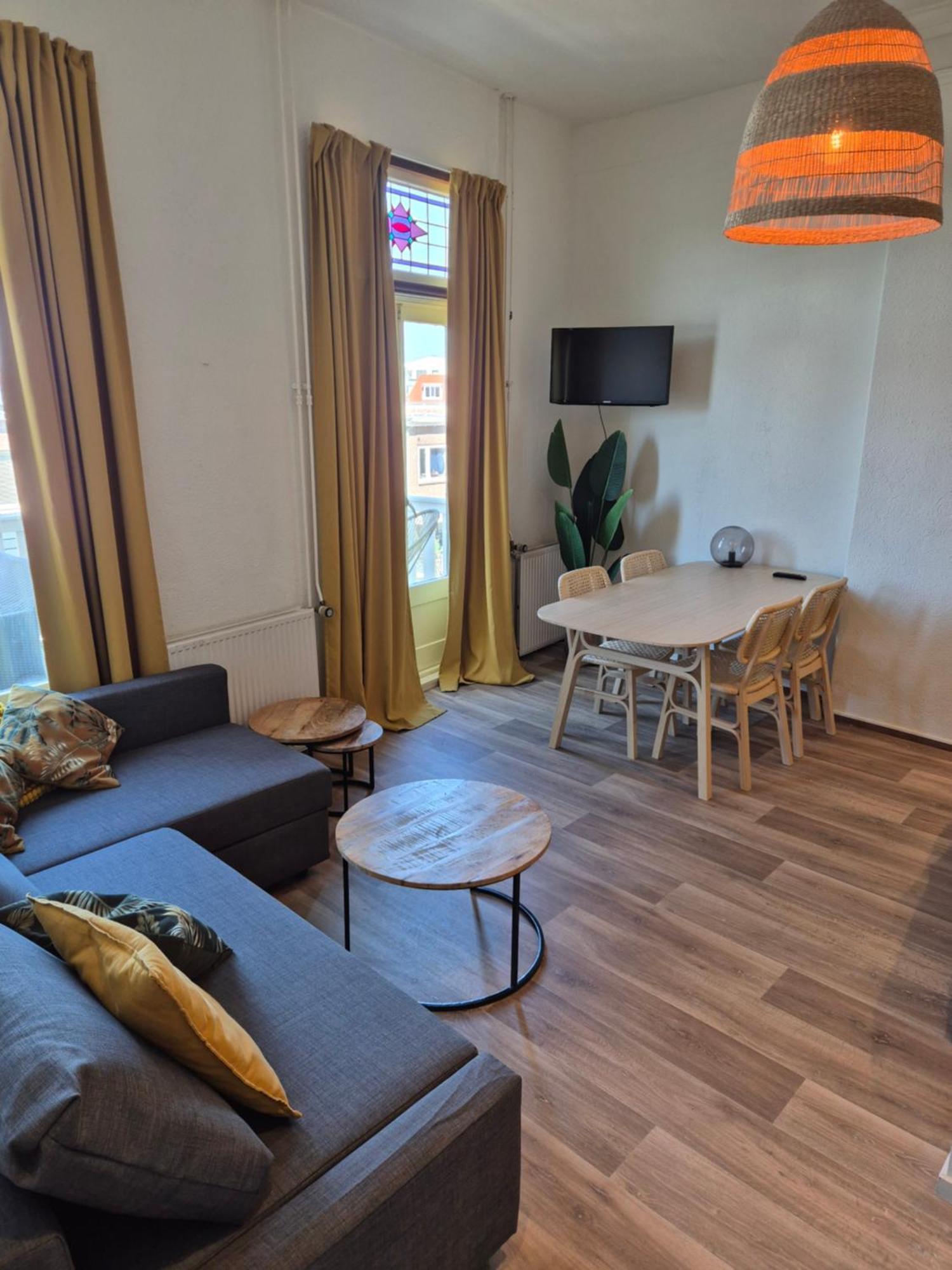 Aan Den Hogeweg Apartment